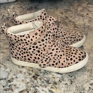 Cat & Jack Kids Tan and Black Spot Sneakers